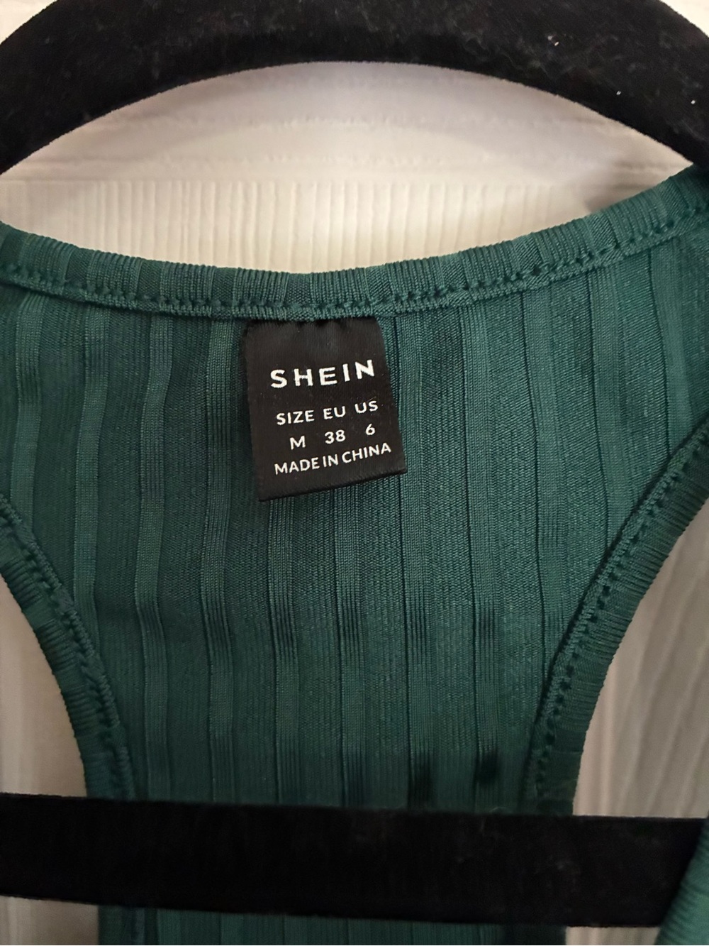 SHEIN Dark Green Ribbed V-Neck Racerback Crop Tank - Picture 4 of 4